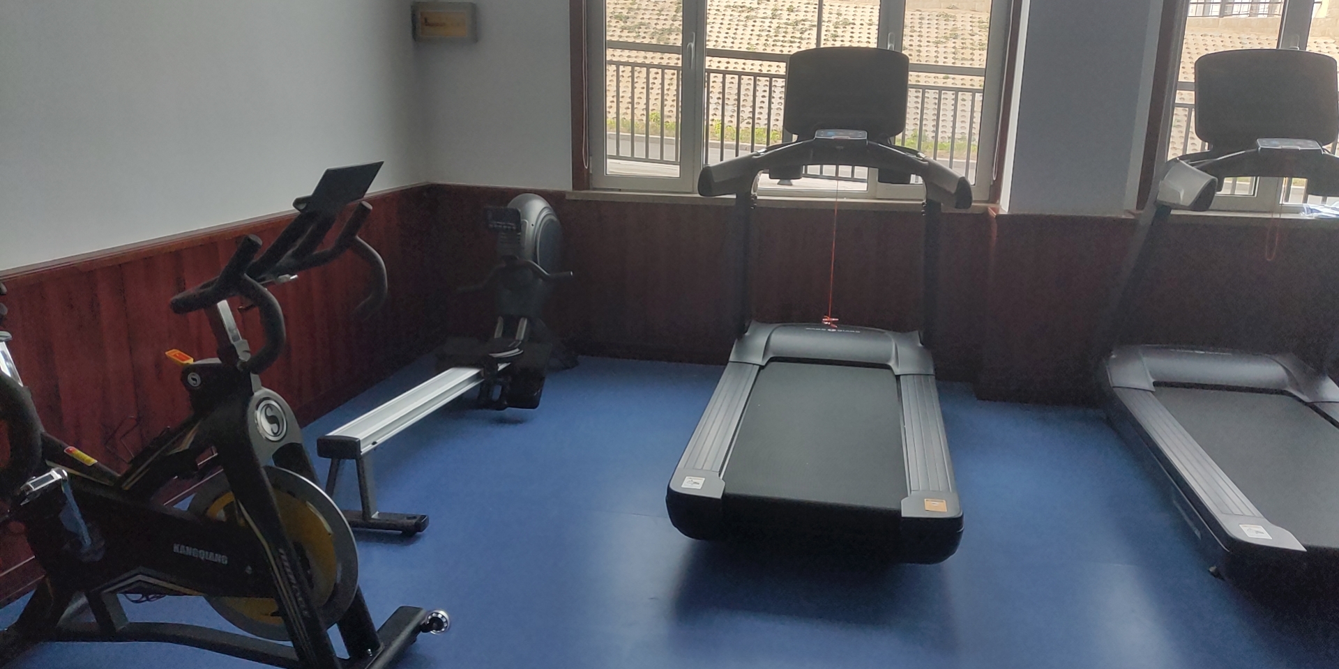 跑步機(jī)動(dòng)感單車(chē)